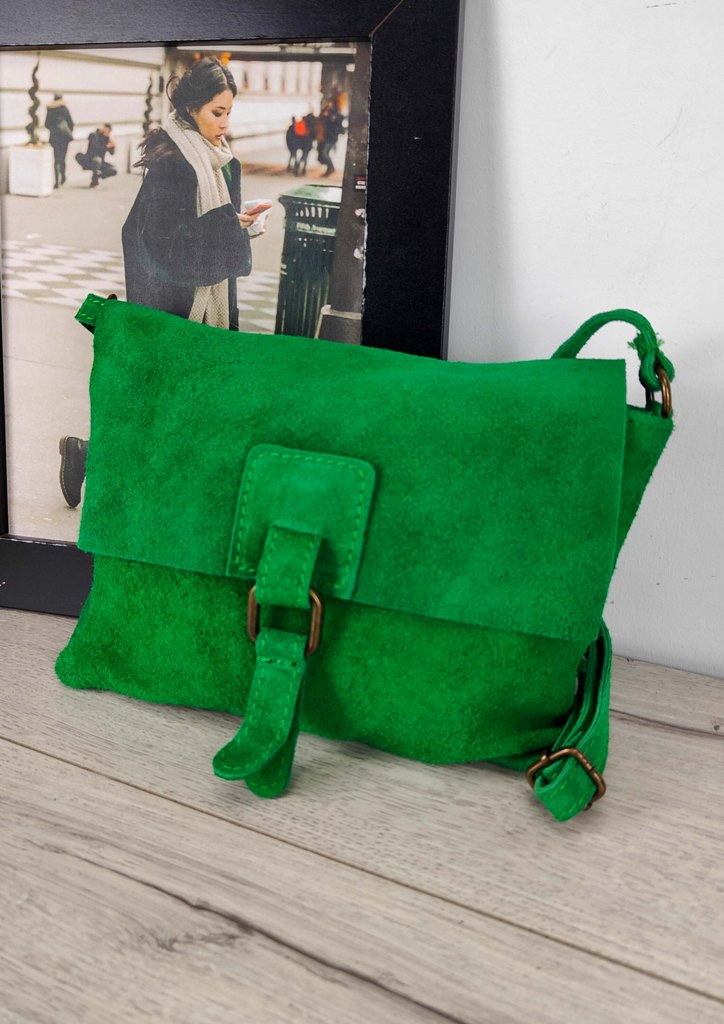 τσαντα-δερματινη-καπακι-κουμπωμα