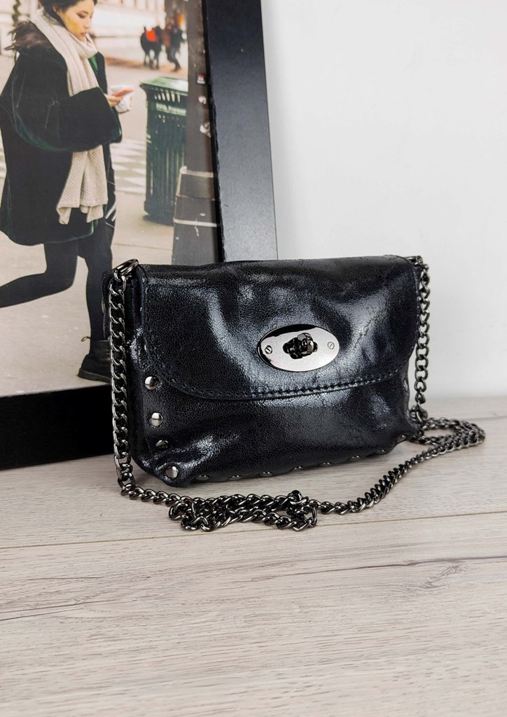 τσαντα-δερματινη-κουμπωμα-αλυσιδα