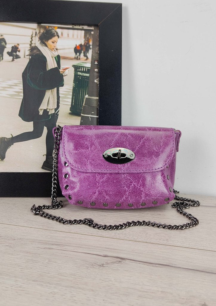 τσαντα-δερματινη-κουμπωμα-αλυσιδα