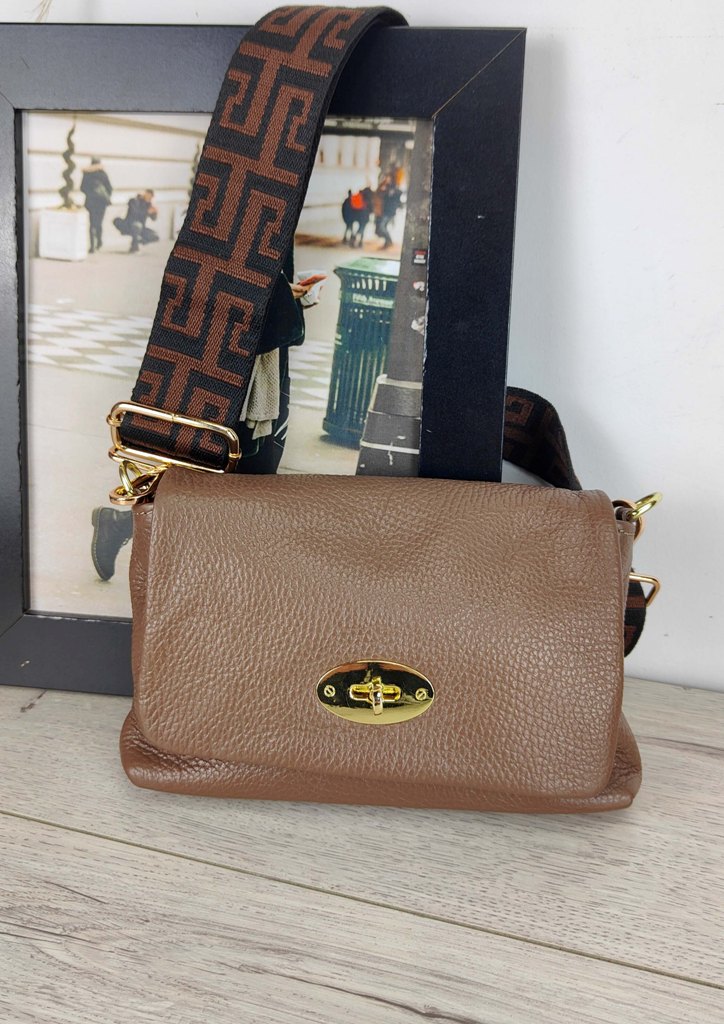 τσαντα-δερματινη-κουμπωμα-ιμαντασ