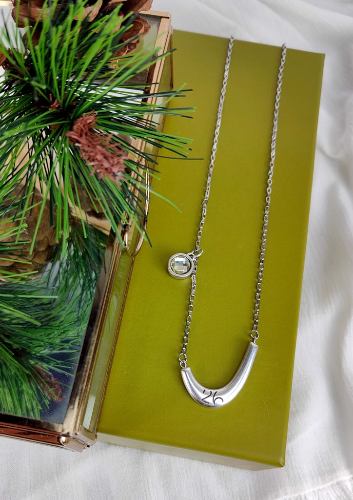 γουρι-26-κολιε-αλυσιδα-πεταλο-στρασ