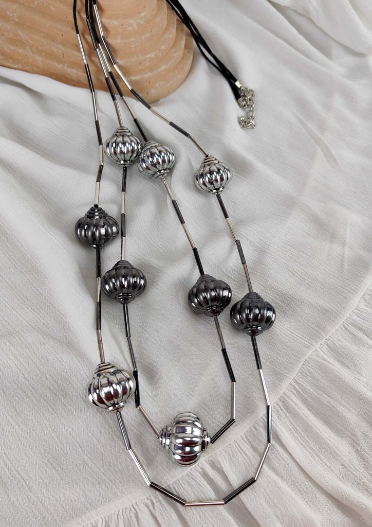 κολιε-διπλο-μακρυ-μεταλλικα-στοιχεια