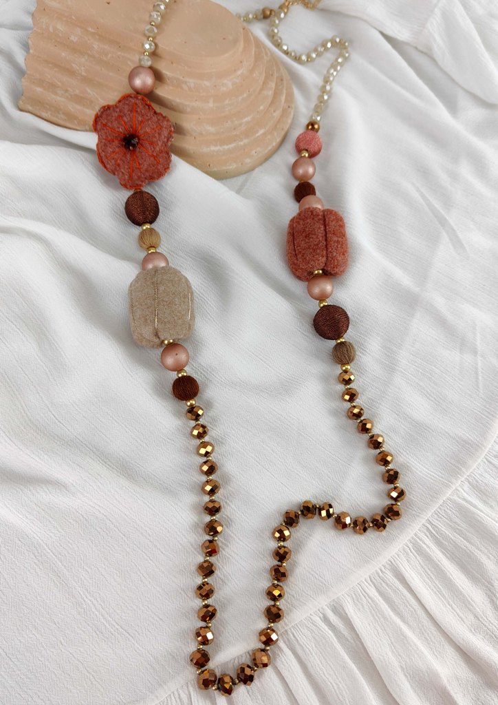 κολιε-διπλο-μακρυ-χαντρεσ-στοιχεια