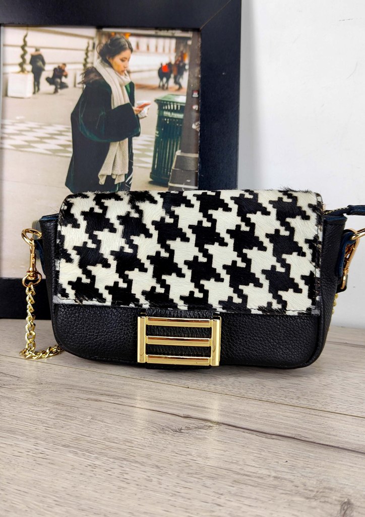 τσαντα-δερματινη-κουμπωμα-prints