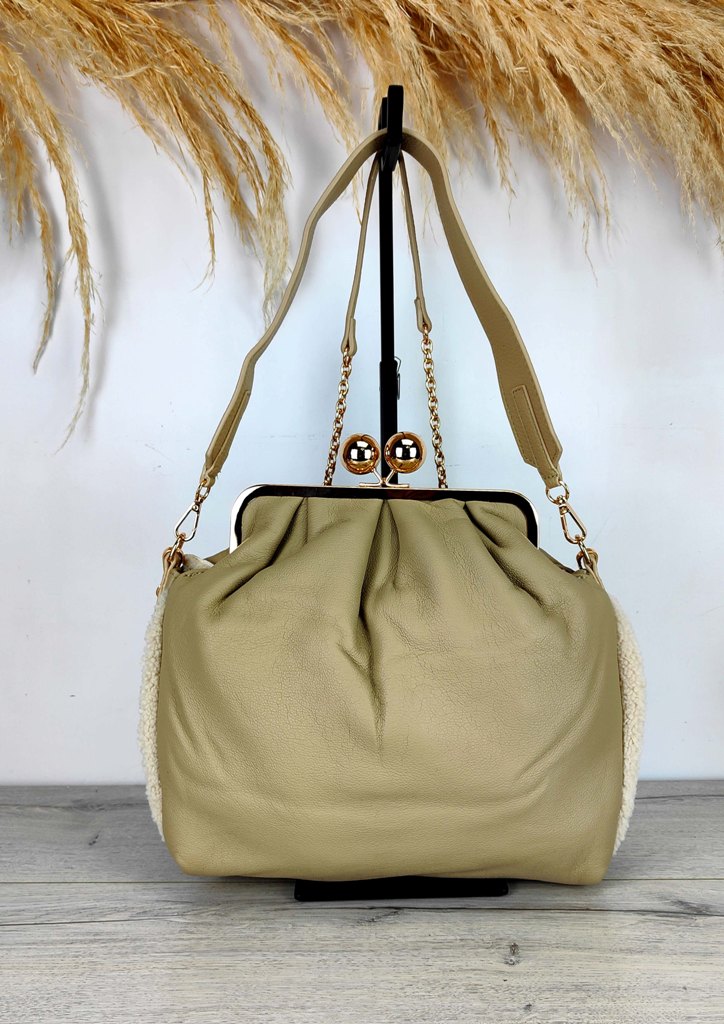 Τσάντα clutch ώμου γούνα αλυσίδα μπεζ