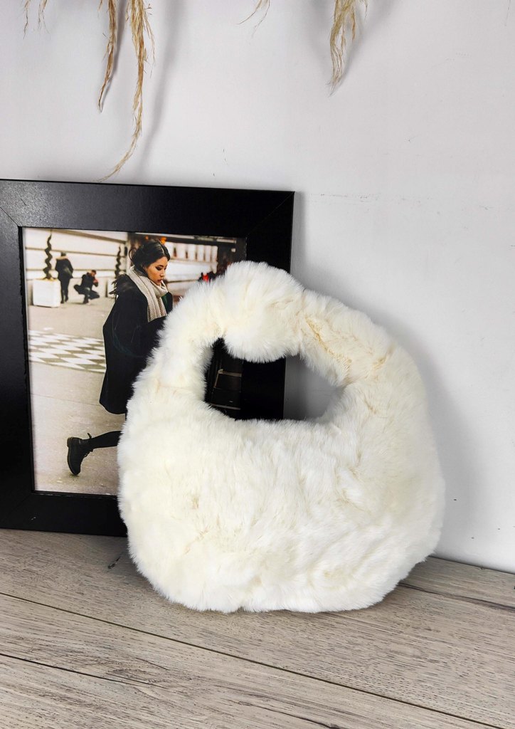 τσαντα-χειροσ-γουνα-κομποσ